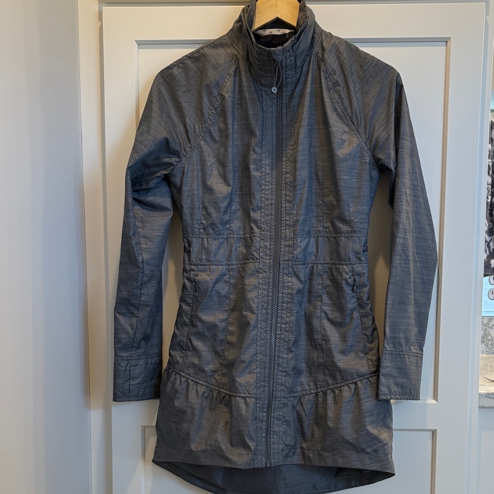 Athleta City Chic Gray Windbreaker Jacket